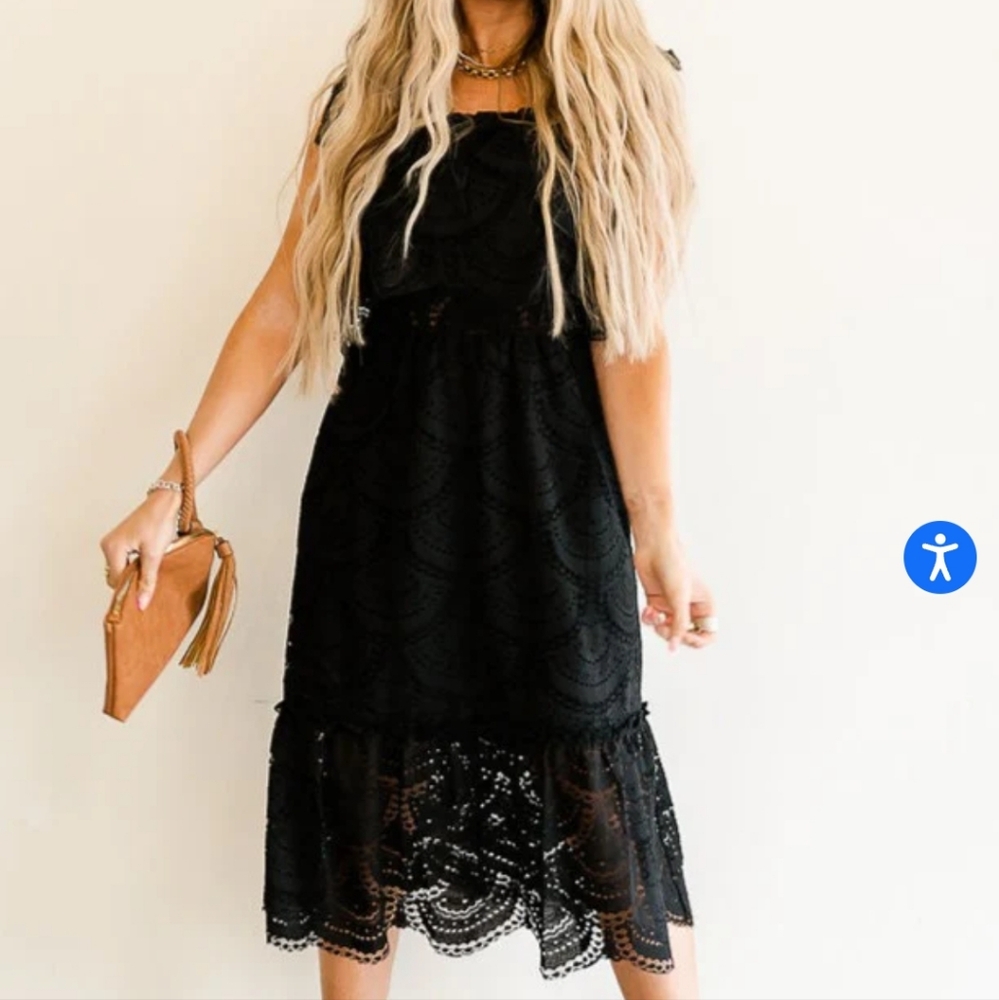 Chic Black Midi Dress with Timeless Elegance